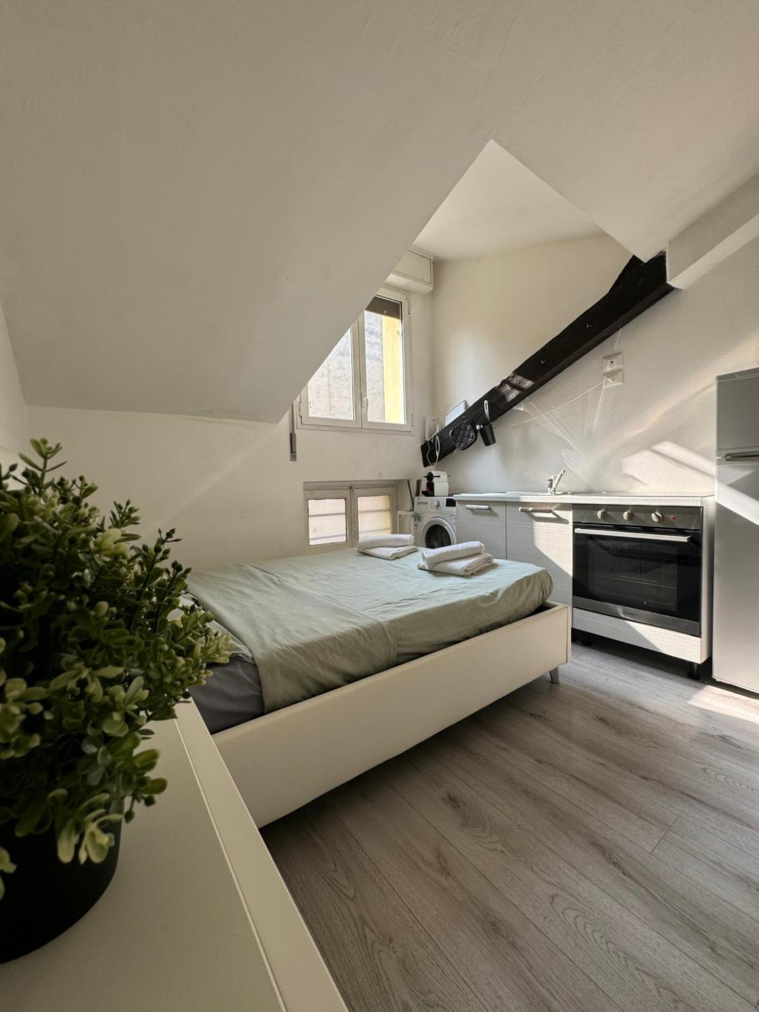 B&B Loreto, Milan